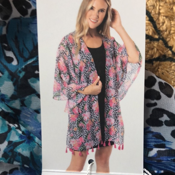 Cover up - Picture 3 of 6